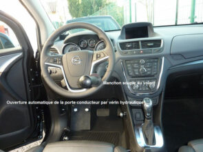 D123 | Conduite avec prothèses aux bras et aux jambes