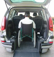 D125 | Décaissement du véhicule avec fixations du fauteuil roulant au post de conduite