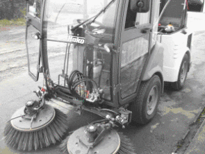 Balayeuse de voirie - matériel de nettoyage