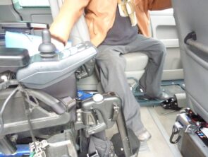 Accessibilité en fauteuil roulant électrique et conduite