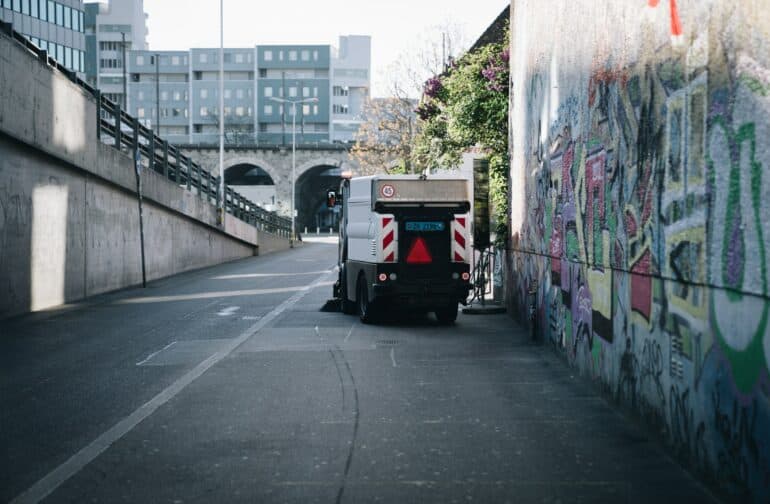 claudio-schwarz-aIjtC3fJbkU-unsplash