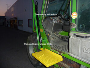 Plateau élévateur hydraulique pour conducteur handicapé partiel des jambes